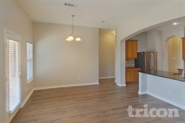 Photo - 7814 Longbow Ln