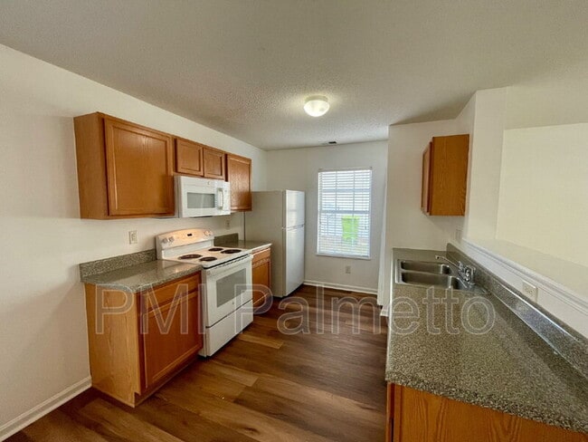 Photo - 944 Schofield Ln