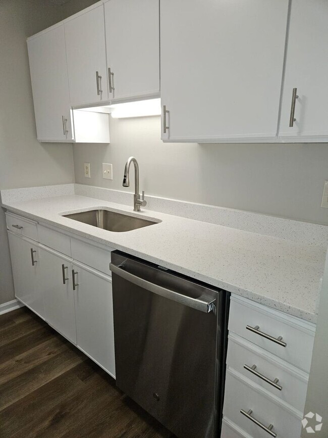 Building Photo - Three bedroom, two bath condo in High Point Unit 1806-G Woods Lane
