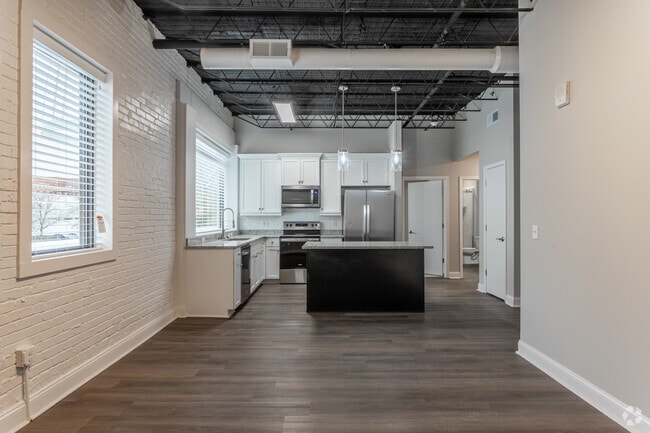 1BR, 1BA - 887 SF