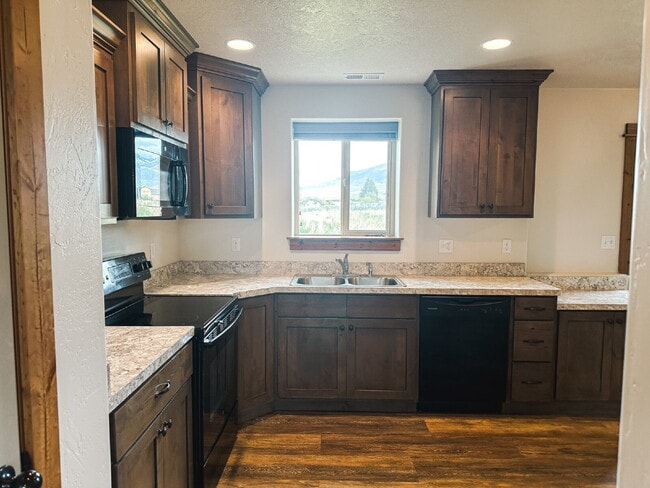 3 Bedroom, 1 Bathroom Lower Level Duplex