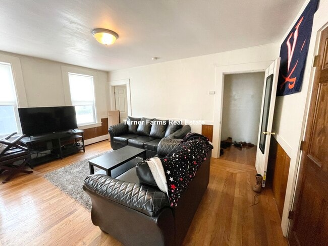 Building Photo - 53 W 7th St Unit 2