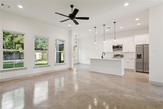 Photo - 2120 Robin St