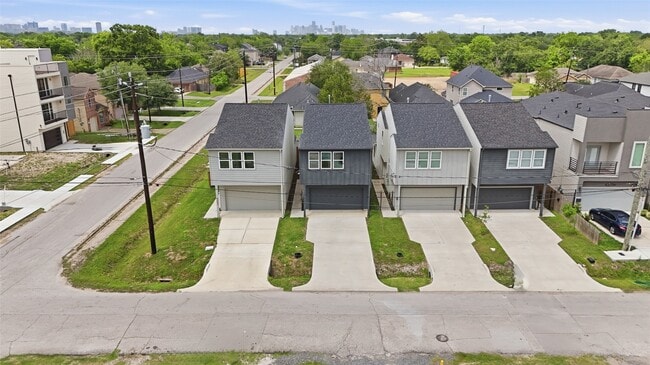 Building Photo - 4307 Larkspur St