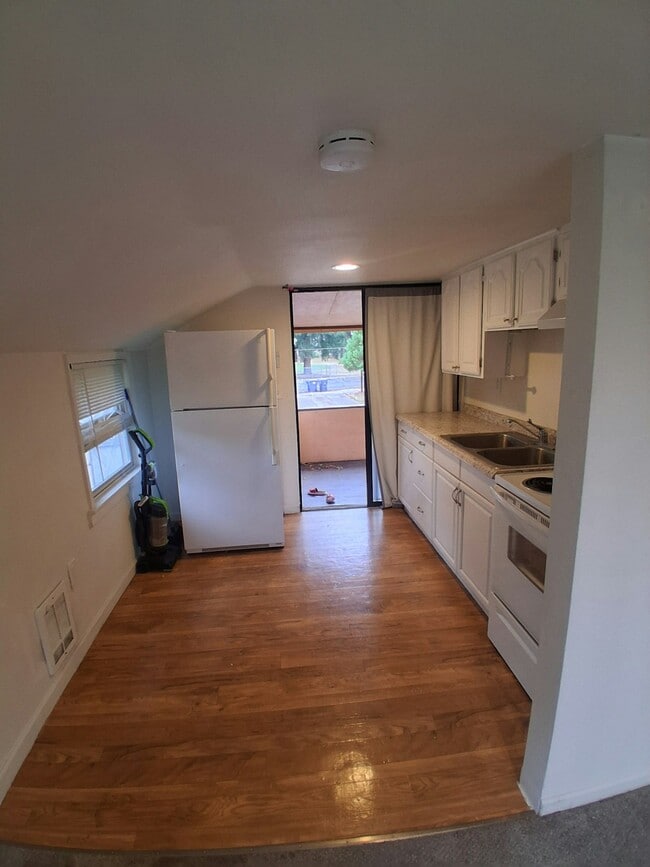 14602 Portland Ave SW