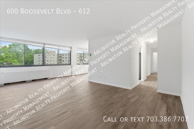 Photo - 600 Roosevelt Blvd