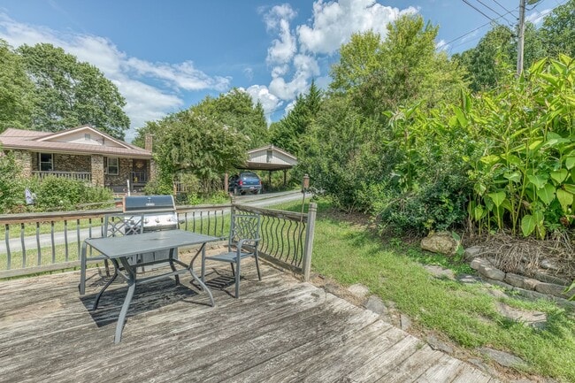 222 Hulen Ave