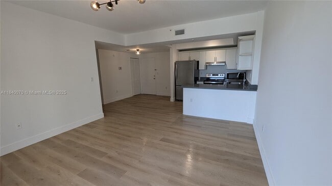 Photo - 3500 Coral Wy Unidad 600 Rental