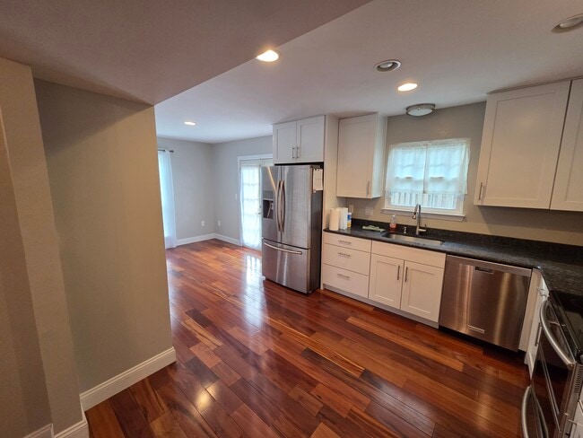 Kitchen - 115 Waltham Ct