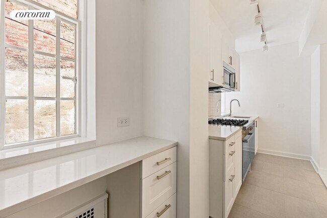 Photo - 57 Montague St