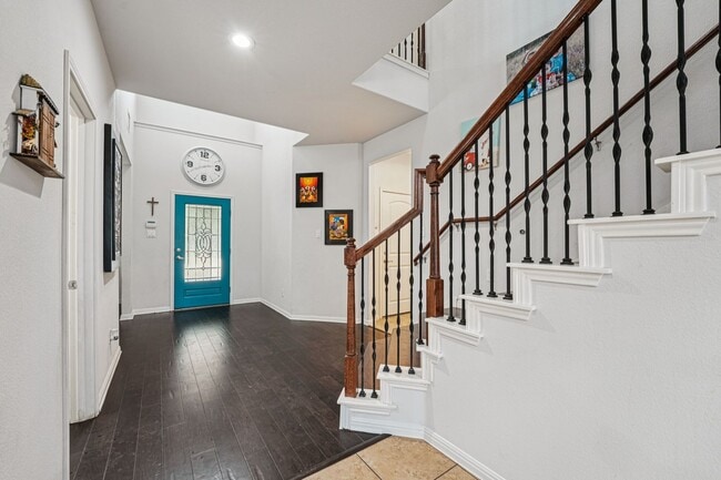 Photo - Massive 4 Bedroom, 2.5 Bathroom home in Blanco Vista - astro turfed front yard