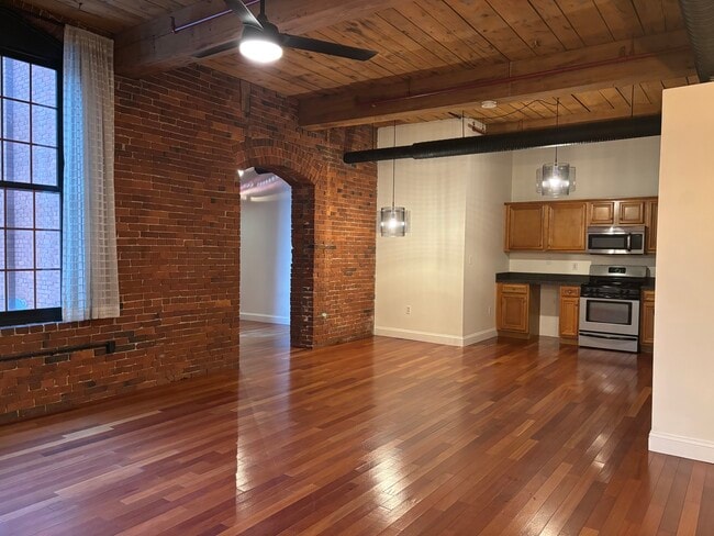 Photo - 471 Silver St Unit 205