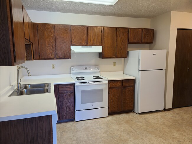 1538 27 Ave S - Green Apartments