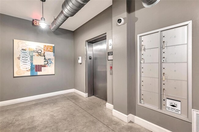 Photo - 2124 E 6th St Unidad 305