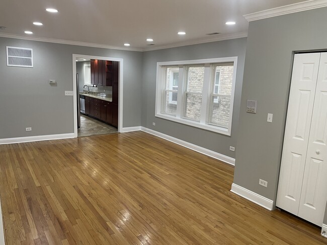 Photo - 6234 N Sacramento Ave Unidad 2