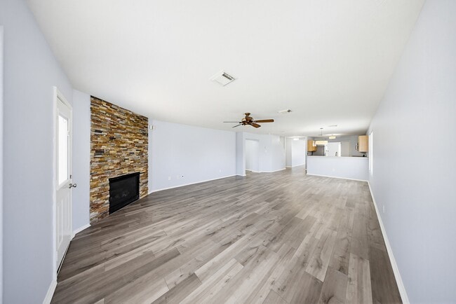 Photo - 627 Regal Hollow Ln