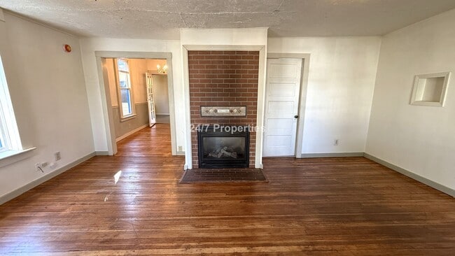 Photo - Large Yard! 2 BD Home in Fairview!