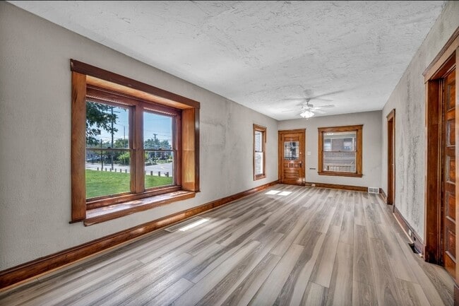 Photo - 1261 E 123rd St