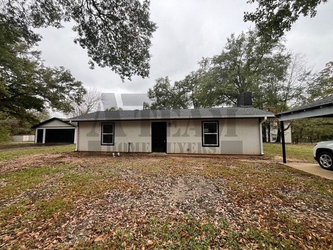 Building Photo - This beautifully remodeled 2-bedroom, 1-bathroom home