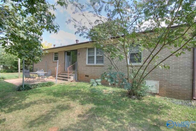 603 Austin Dr NW