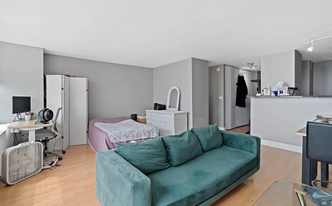 Photo - 655 W Irving Park Rd Unit 5305