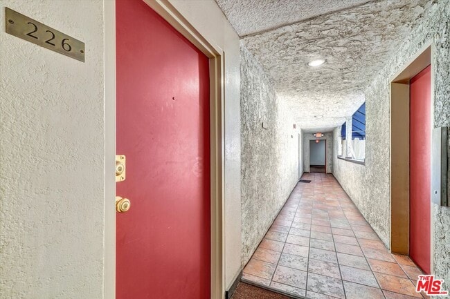 Photo - 18530 Hatteras St Unidad 226