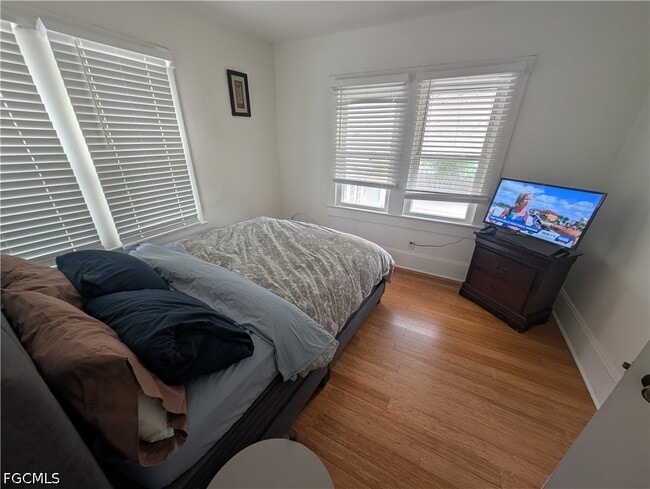 Photo - 1637 Woodford Ave