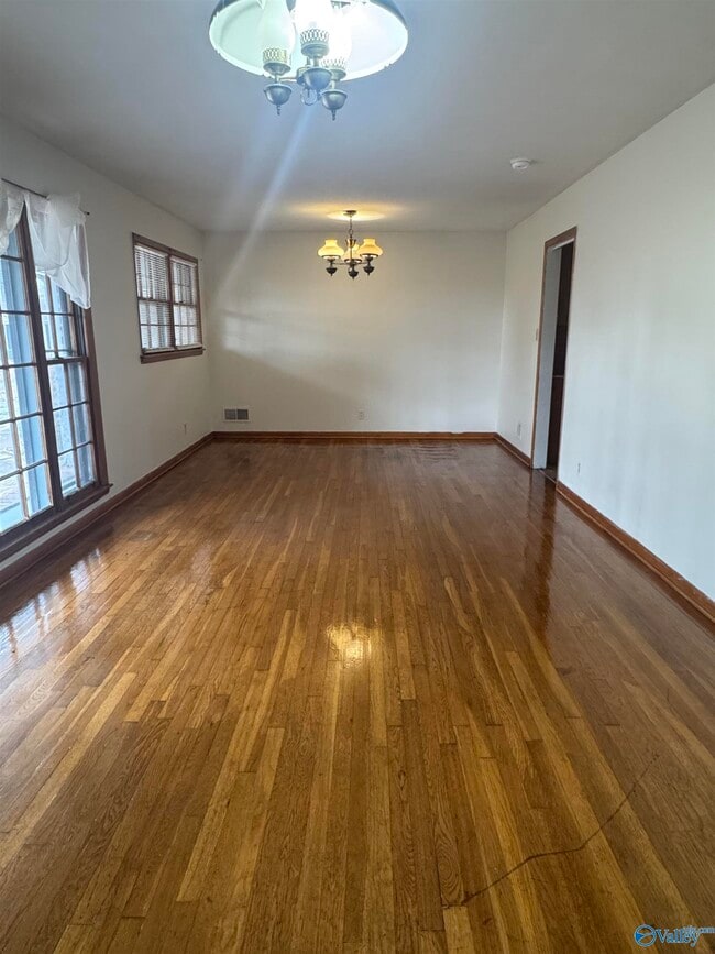 Photo - 2005 Rosewood Dr NW