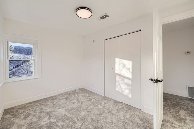 Photo - 2 bed/1 bath updated duplex