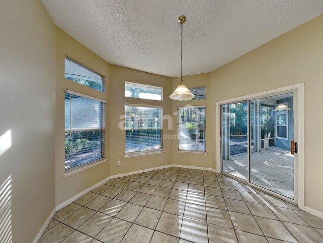 Photo - 357 Maplewood Dr