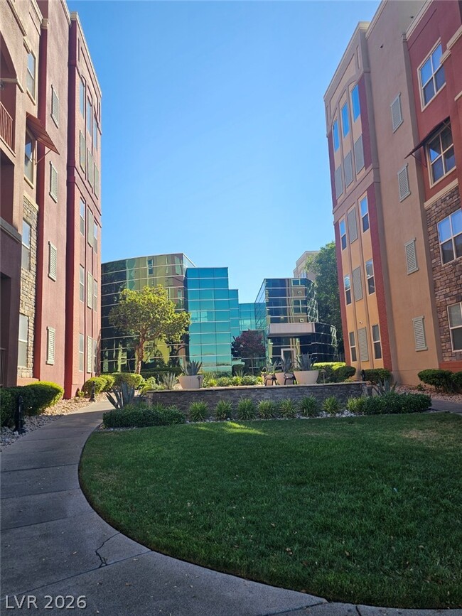 Building Photo - 20 E Serene Ave Unit 414
