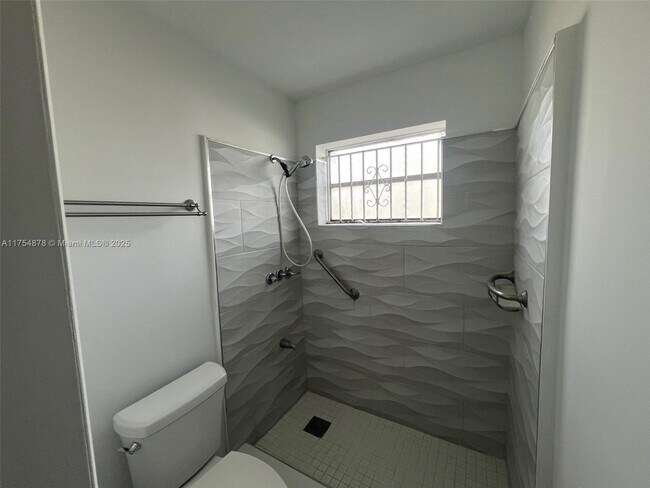 Photo - 887 W 29th St Unit 2
