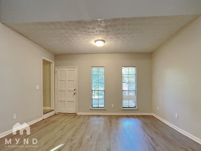 Photo - 3047 Brook Hollow Dr