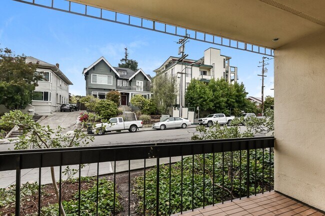 Photo - Light And Bright One Bedroom Condo In Oakl... Unit 430