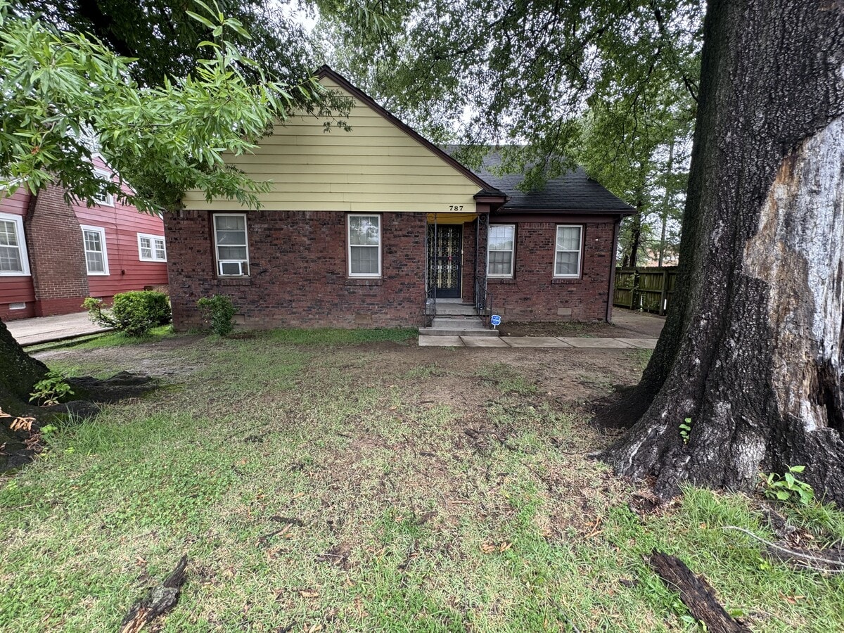 Photo - 787 Eva St