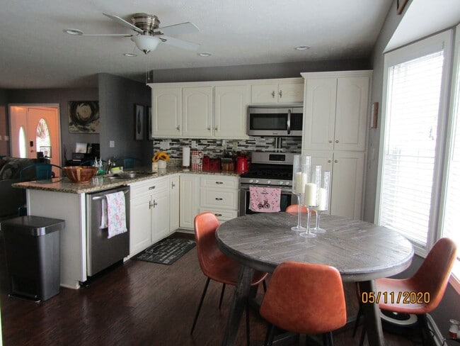 Photo - 802 Greenview Cir