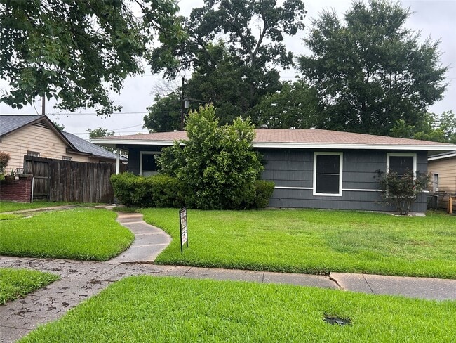 Building Photo - 7655 El Rancho St