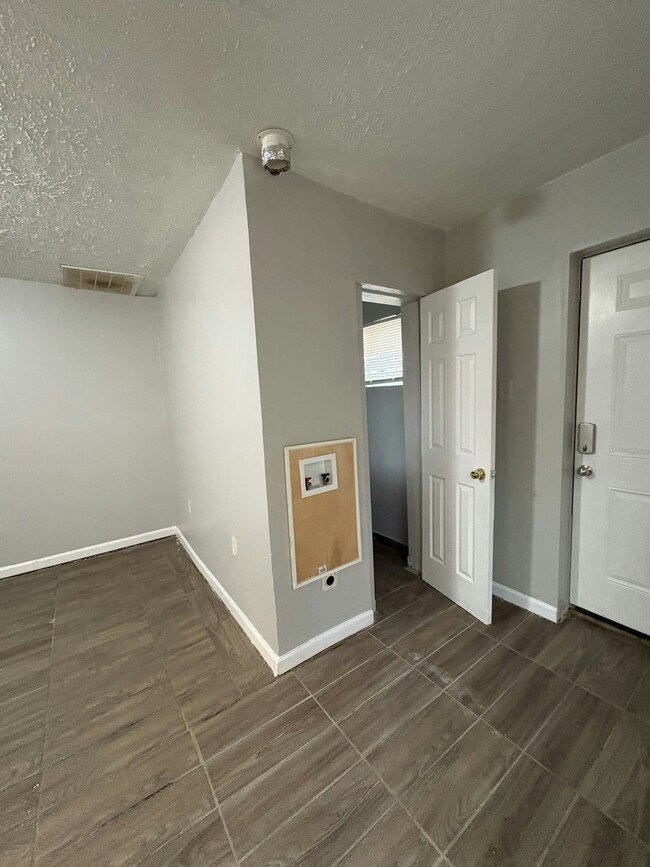 Photo - 1161 Ira St SW