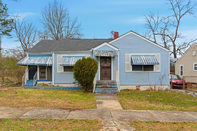 Building Photo - 502 64th St