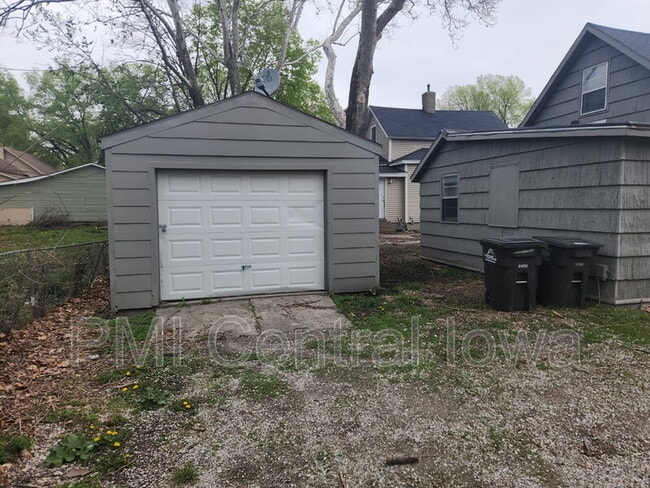 Photo - 290 E 17th St