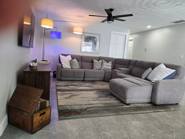 Photo - 1634 NE 4th Pl Unit Apt #4