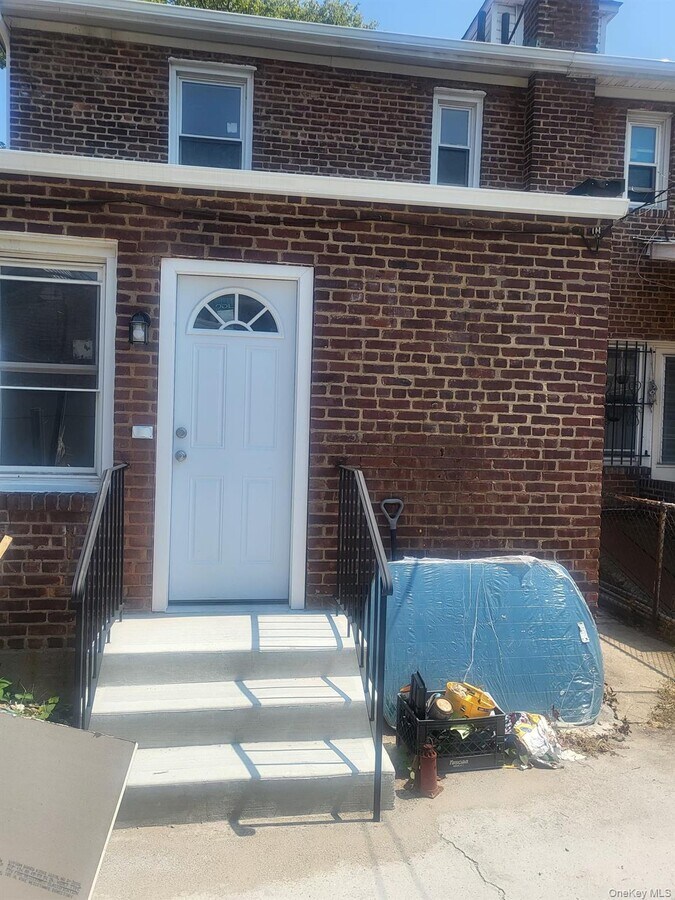 Photo - 116-30 223rd St