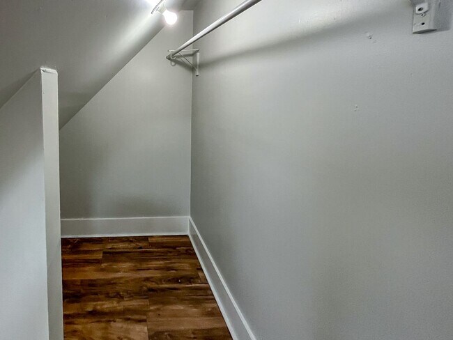 Photo - Beautiful East Rock Apt Near Modern Pizza! Unit 817 State- Apt 1