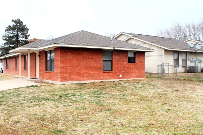 Photo - 1916 SW E Ave