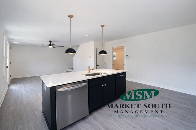 Photo - 37 W 201 Unidad 201 W. 37th Street Carriage House