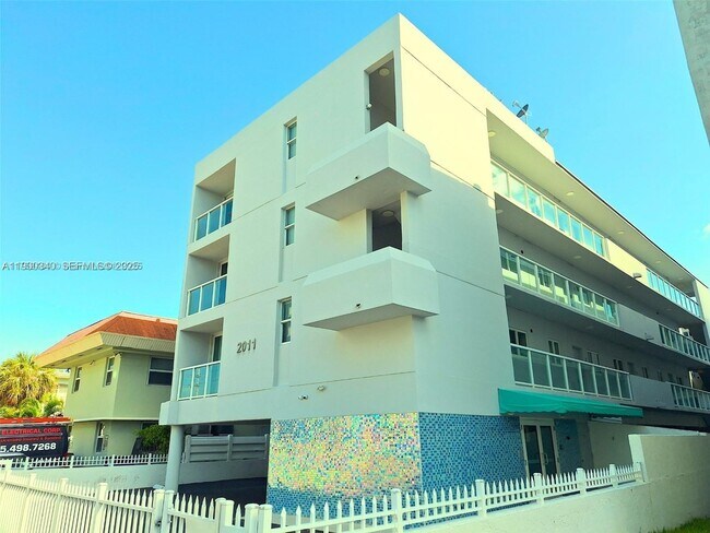 Photo - 2011 Bay Dr Unidad 1