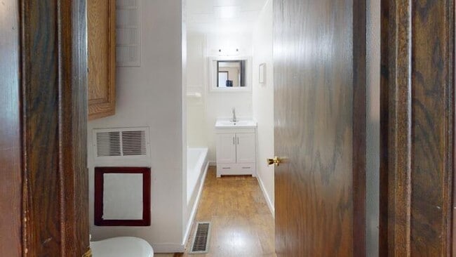 Photo - 302 4th St NE