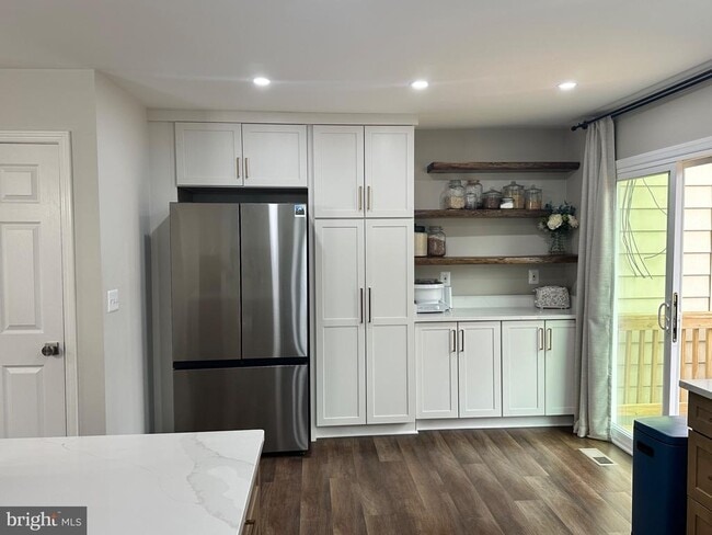 Photo - 5016 Lambsgate Ln