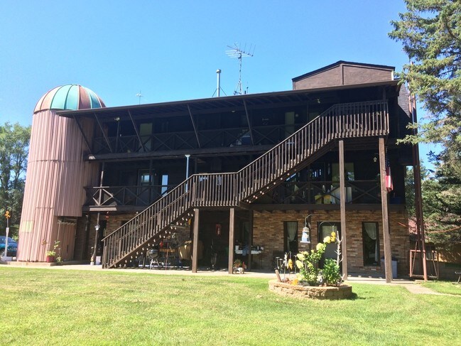 Cedarwood Barn 6-Plex - Cedarwood Barn 6-Plex Apartments