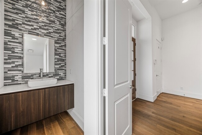 Building Photo - 11107 Savannah Oaks Ln